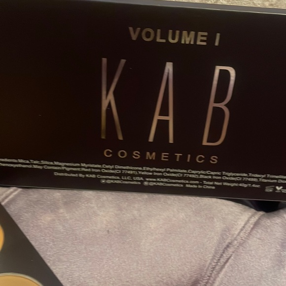 KAB cosmetics volume1”Absolutely Amazing contour - Picture 1 of 4